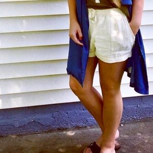 Cargo cream colored shorts